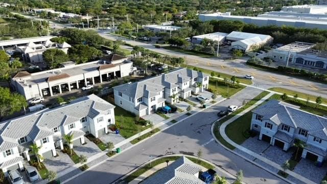 4611 NW 118th Avenue, Coral Springs, FL 33076 — photo 10 of 15