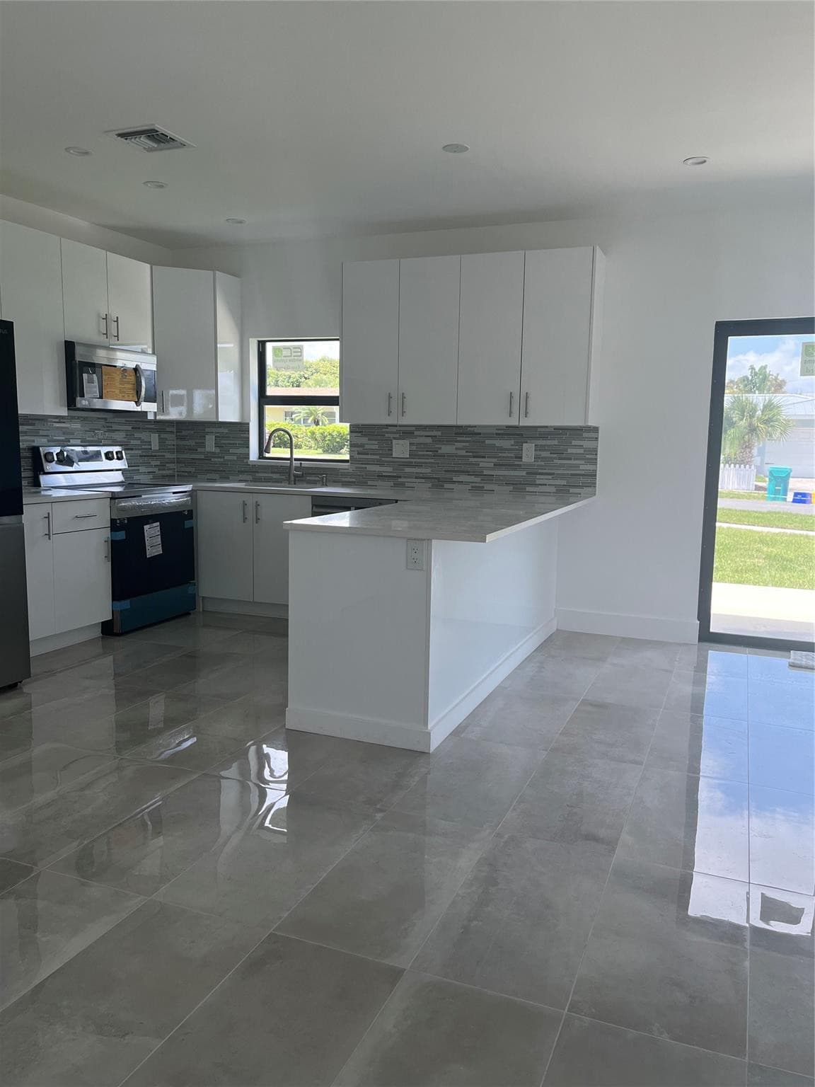 Single Family Residence in Boynton Beach — photo 9 of 25