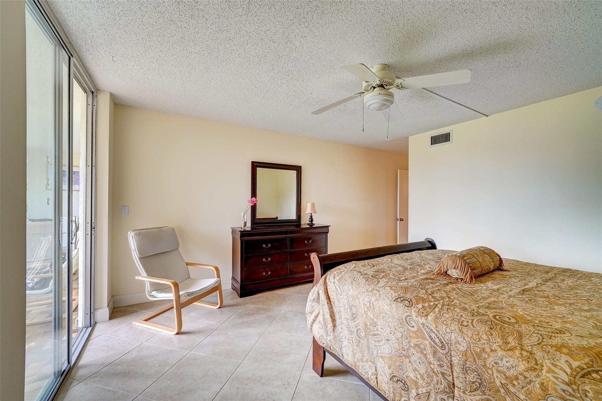 Condominium in Margate — photo 16 of 24