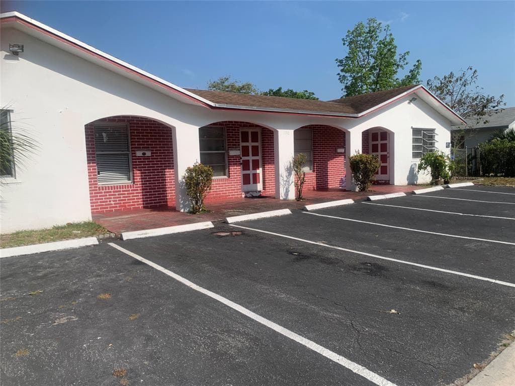Residence in Pompano Beach — photo 1 of 9