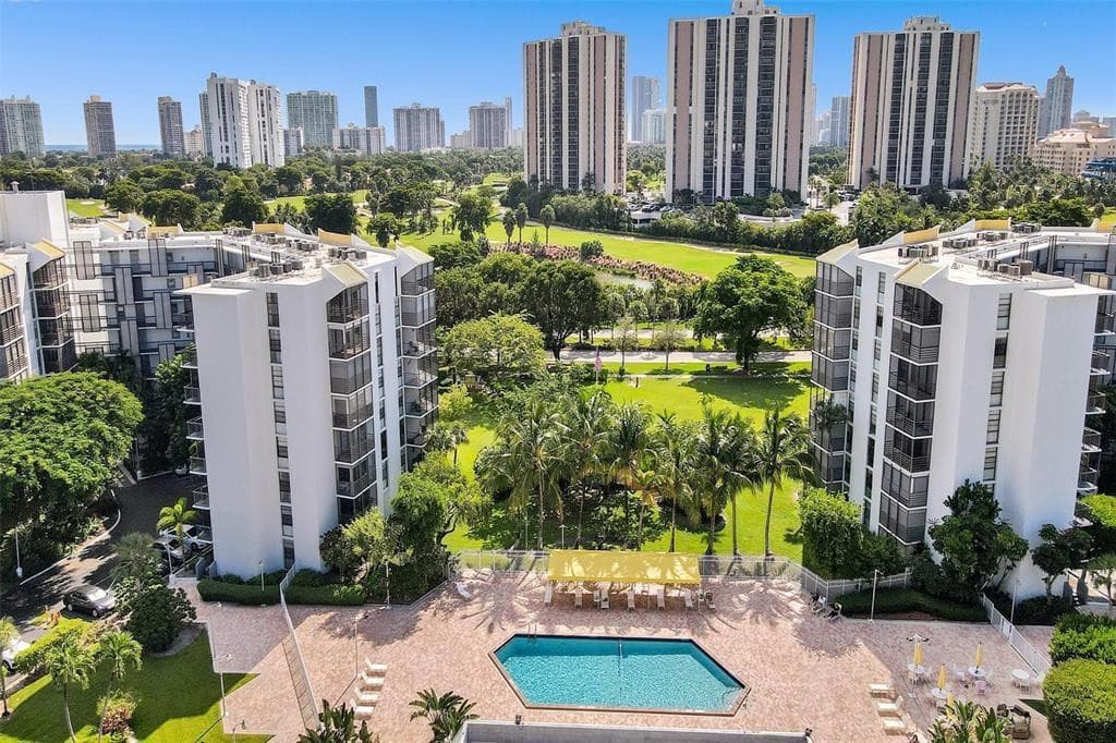 20500 W Country Club Drive 416, Aventura, FL 33180 — photo 1 of 14