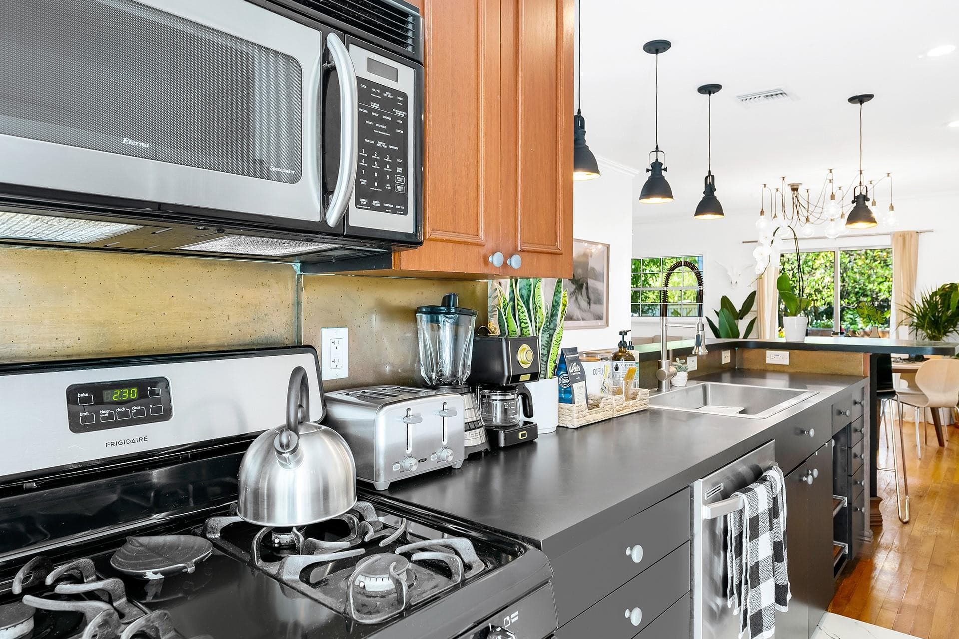 411 SW 10th Street, Fort Lauderdale, FL 33315 — photo 3 of 26
