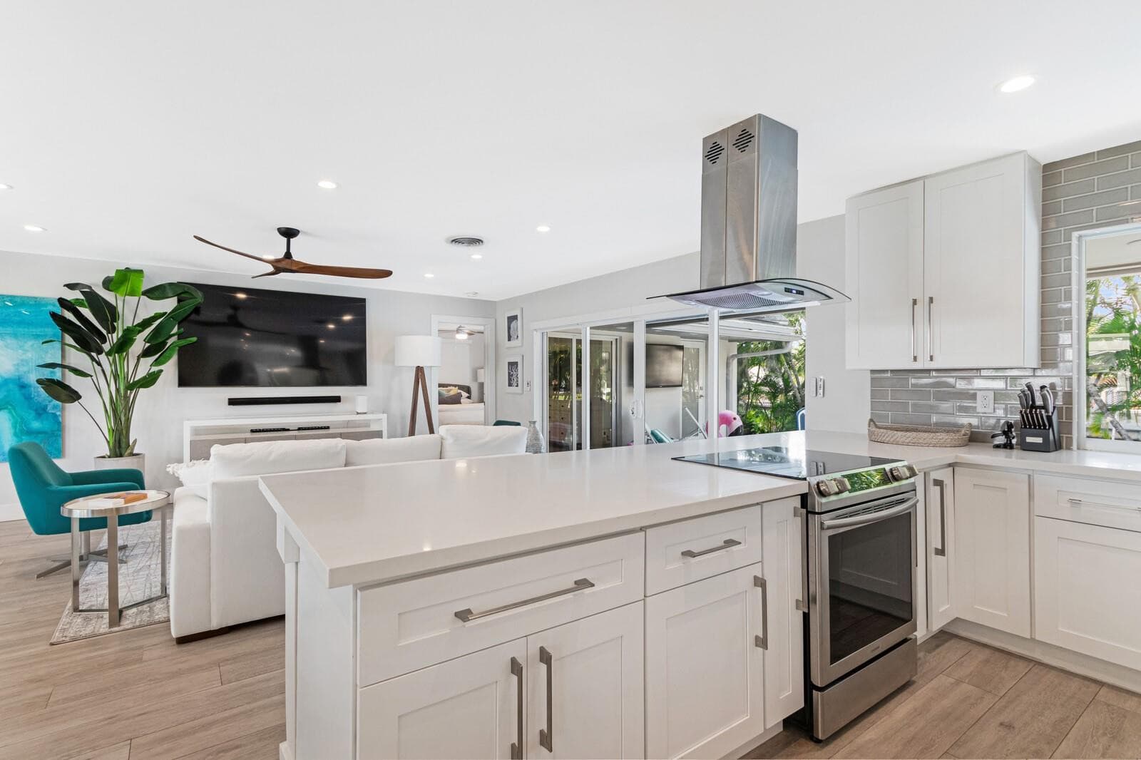 5821 NE 14th Way, Fort Lauderdale, FL 33334 — photo 1 of 27