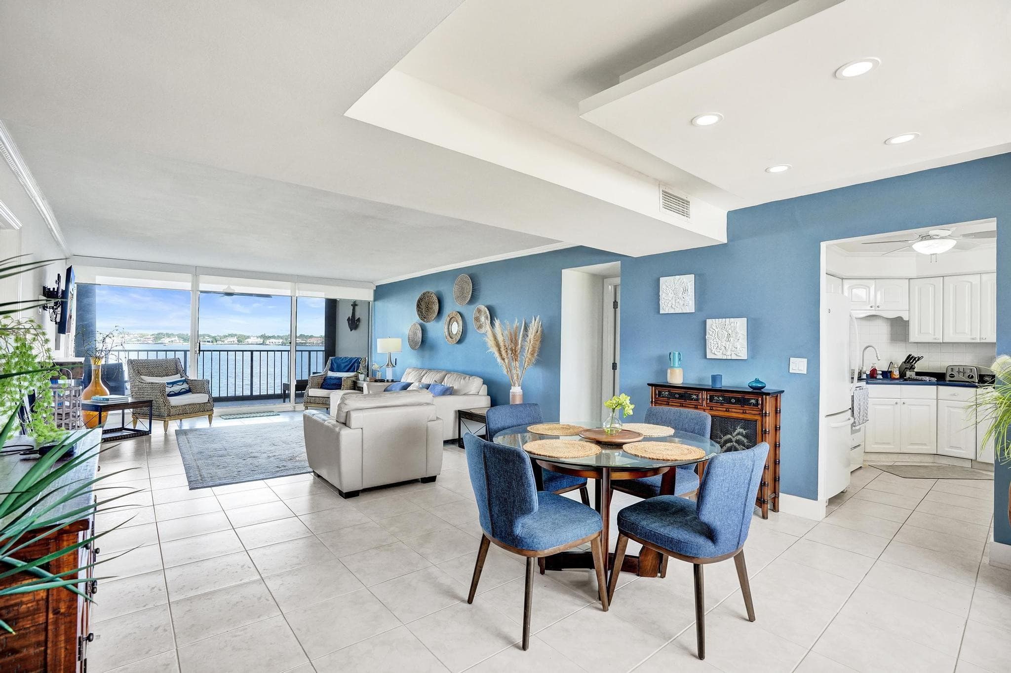 132 Lakeshore Drive 317, North Palm Beach, FL 33408 — photo 5 of 37
