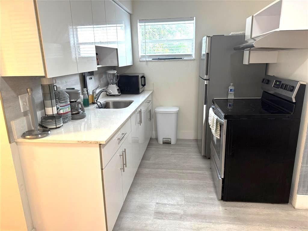 1638 Plunkett Street 4, Hollywood, FL 33020 — photo 3 of 10