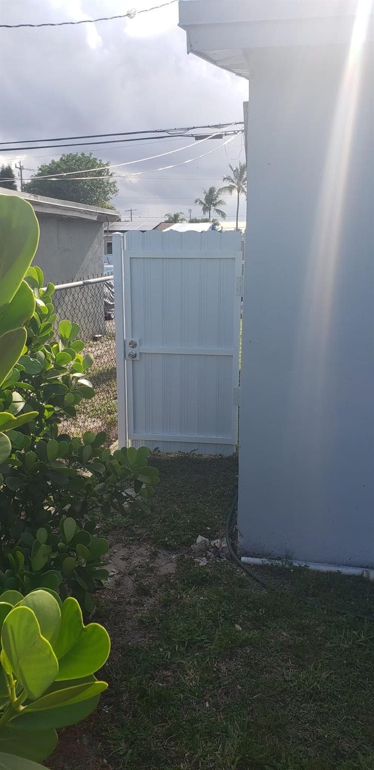 Single Family Residence in Fort Lauderdale — photo 10 of 19