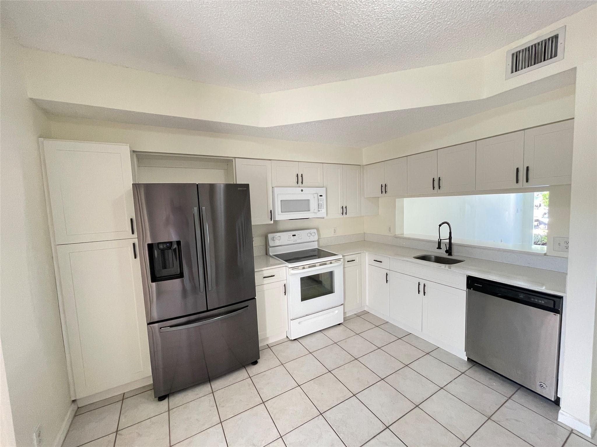 9844 NW 56th Place, Coral Springs, FL 33076 — photo 3 of 11