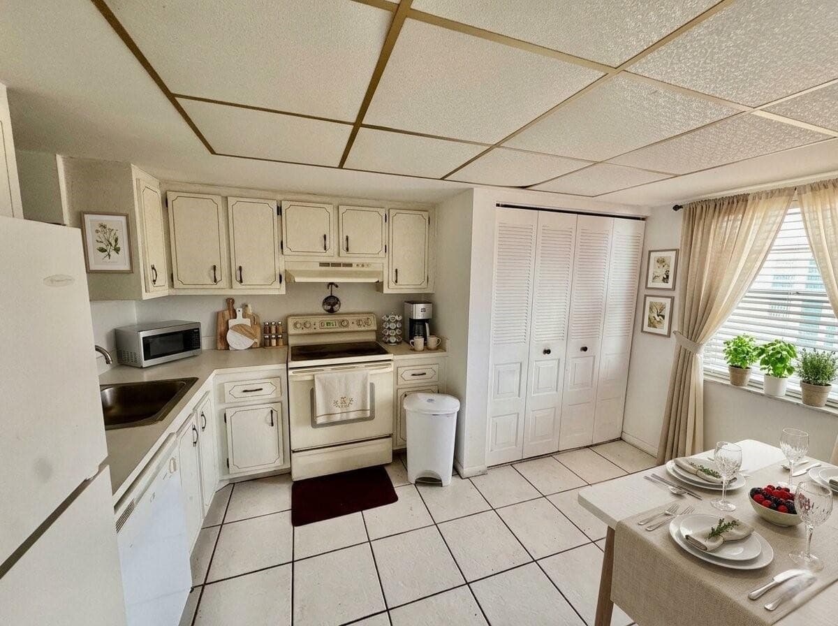 7610 NW 18th Street 305, Margate, FL 33063 — photo 8 of 21