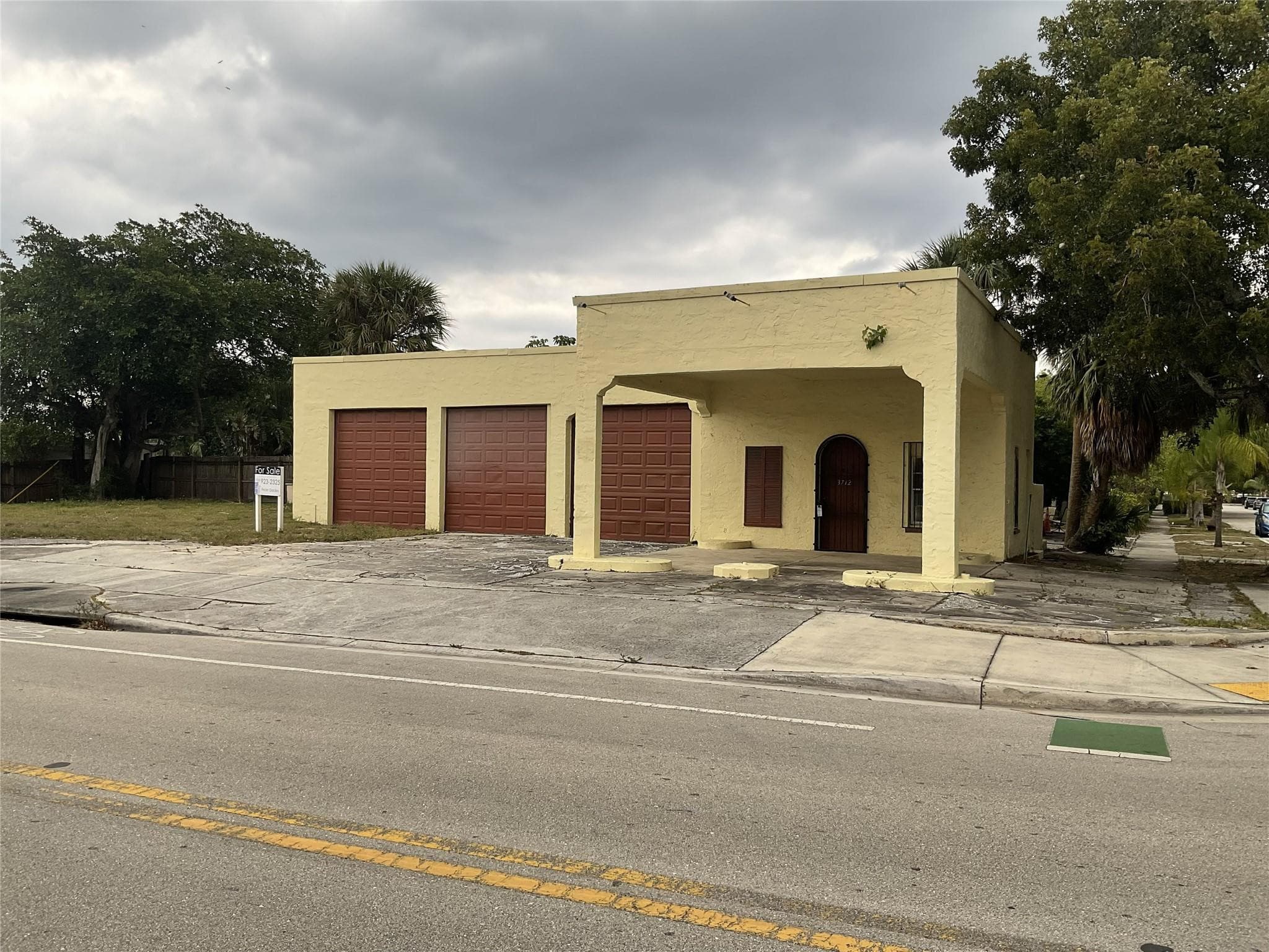 3712 S Olive Avenue, West Palm Beach, FL 33405 — photo 1 of 10