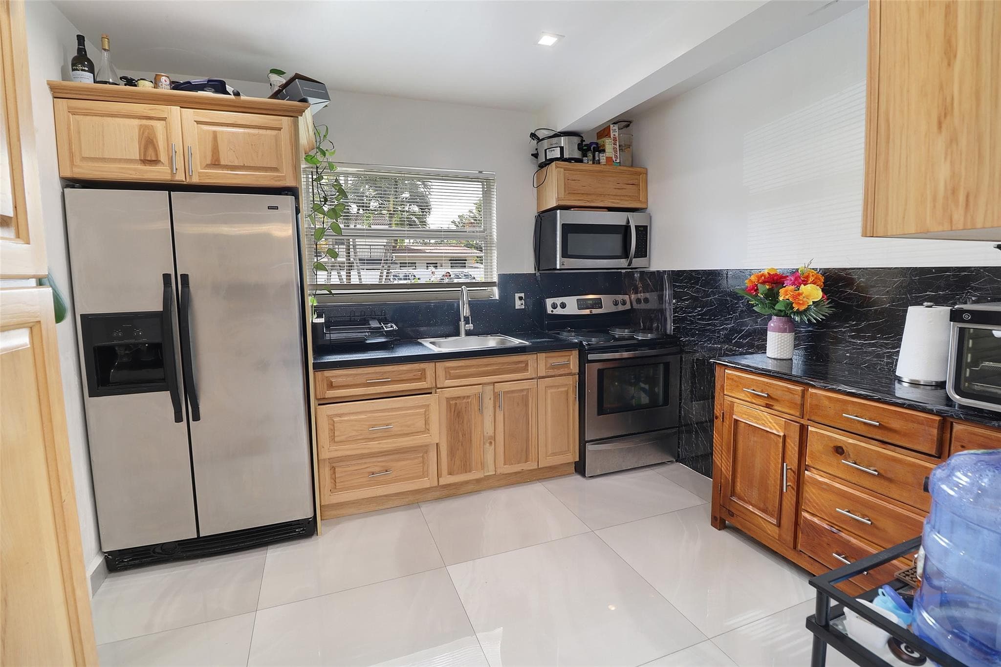 707 NE 15th Street, Fort Lauderdale, FL 33304 — photo 3 of 32