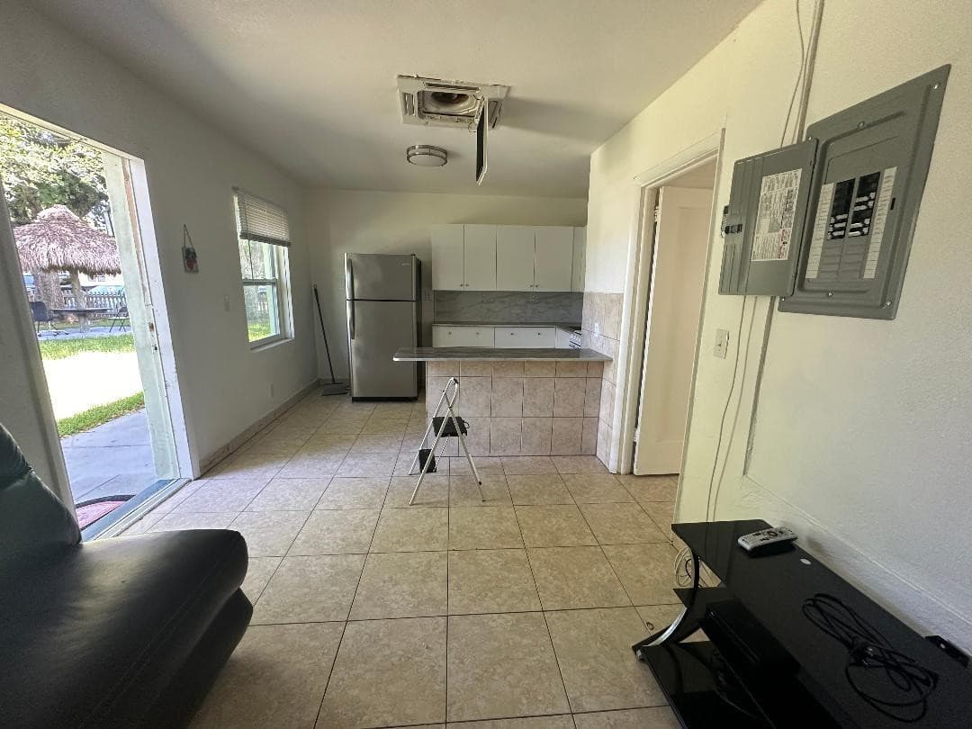 713 NE 3rd Street, Hallandale Beach, FL 33009 — photo 4 of 8