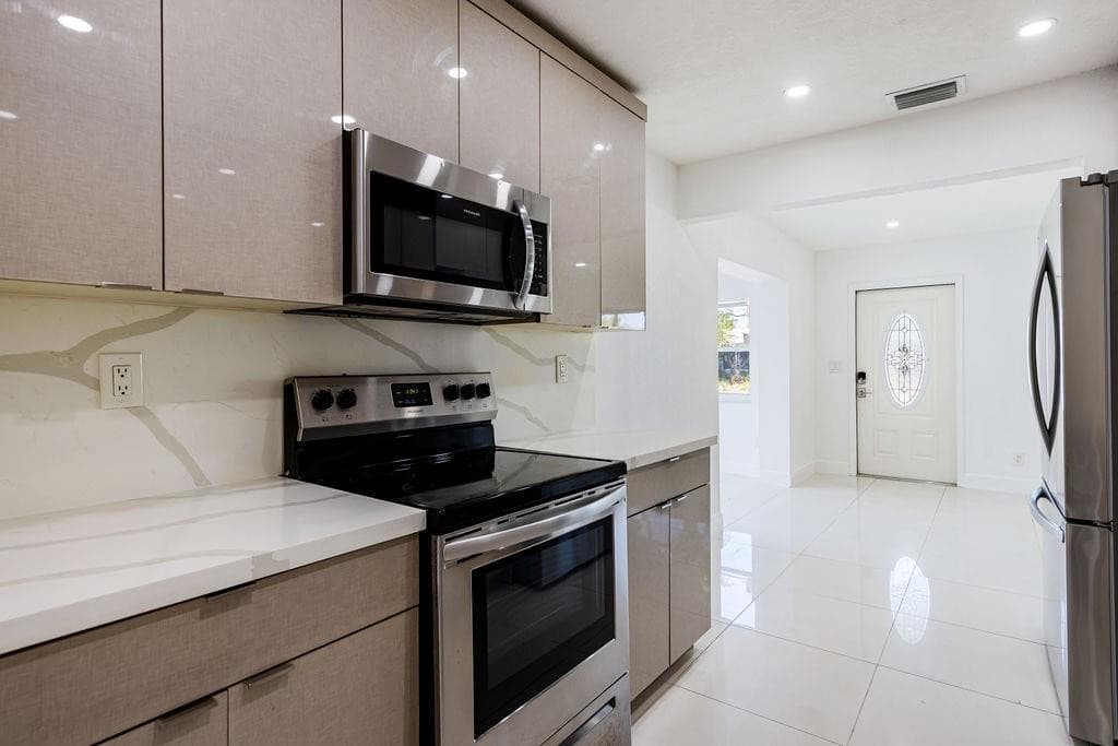 140 NW 46th Street, Oakland Park, FL 33309 — photo 6 of 17