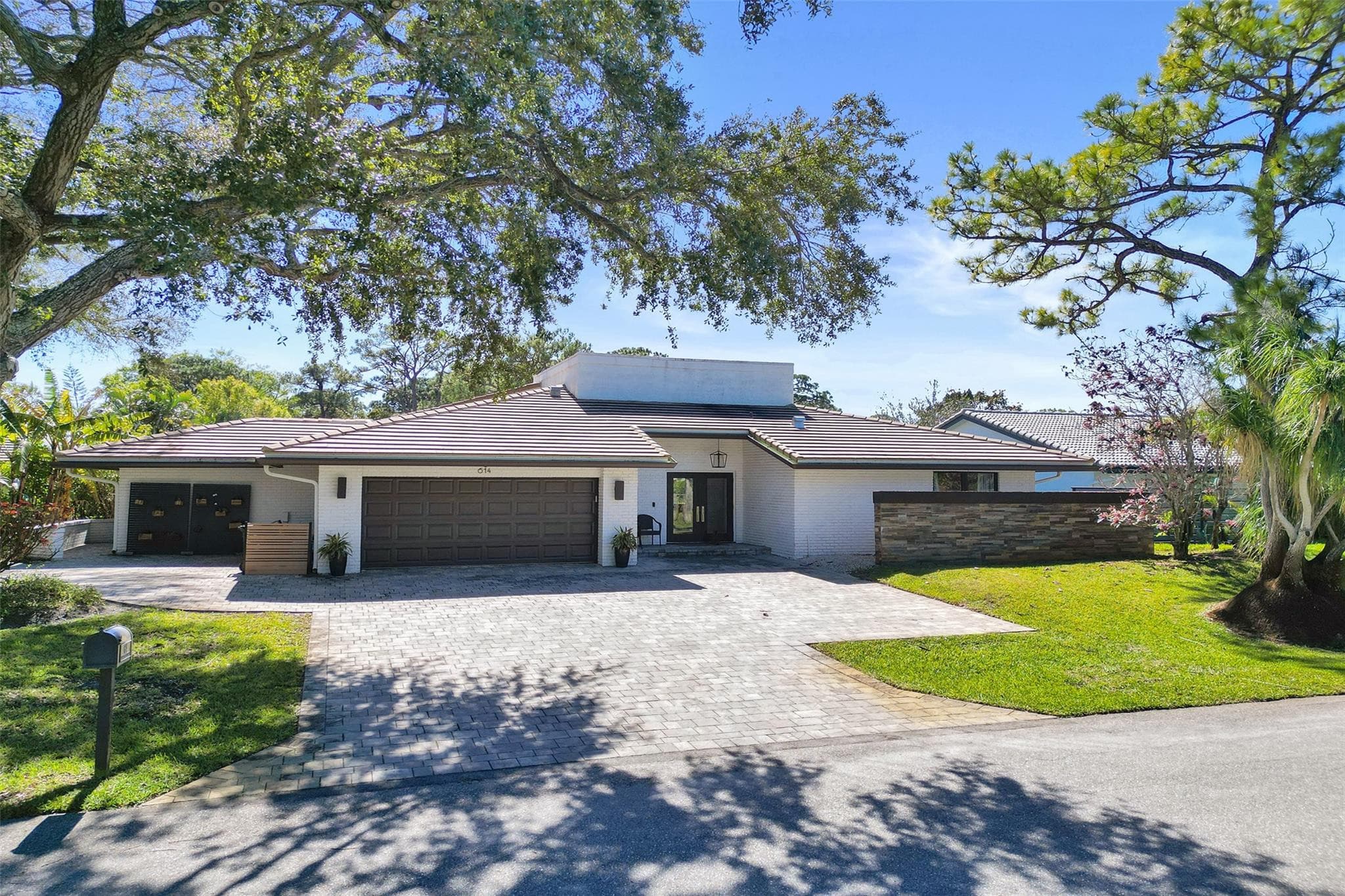 614 Lakewoode Circle W, Delray Beach, FL 33445 — photo 1 of 49