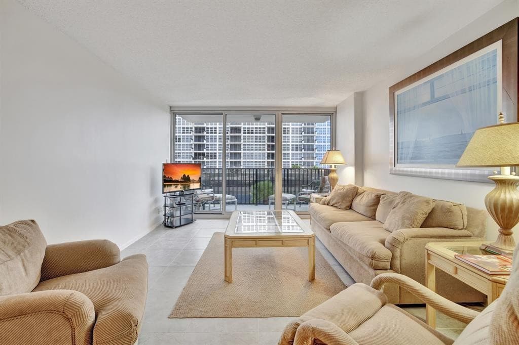 525 N Ocean Boulevard 522, Pompano Beach, FL 33062 — photo 1 of 43