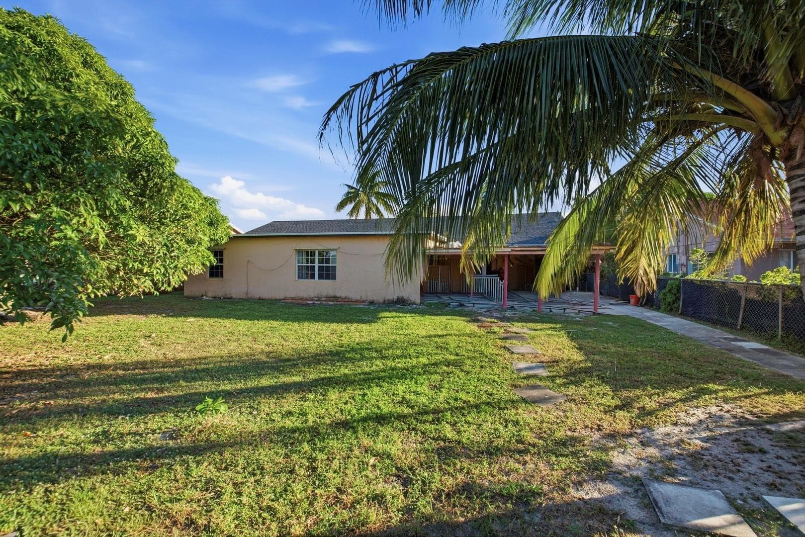 561 NE 38th Street, Deerfield Beach, FL 33064 — photo 4 of 6