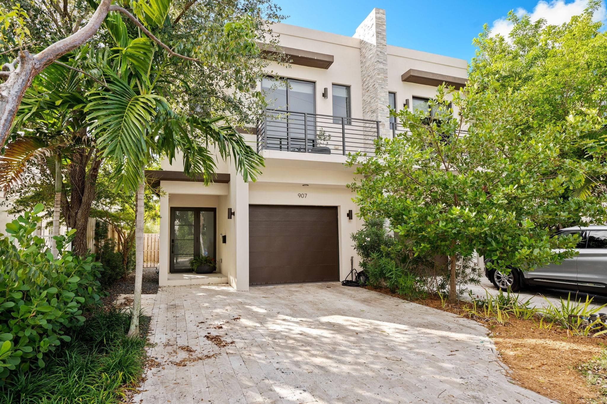 907 NE 16th Avenue, Fort Lauderdale, FL 33304 — photo 1 of 33