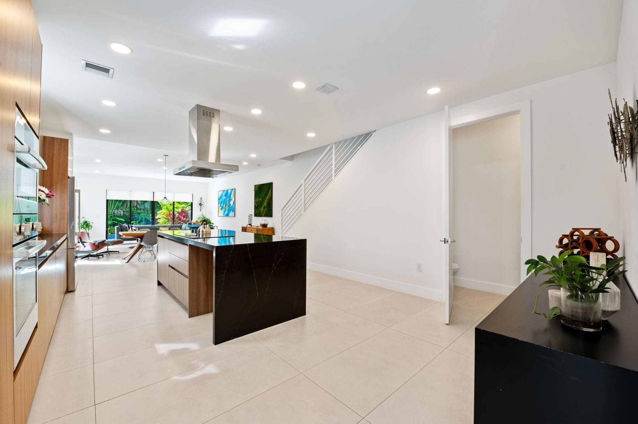 907 NE 16th Avenue, Fort Lauderdale, FL 33304 — photo 6 of 33