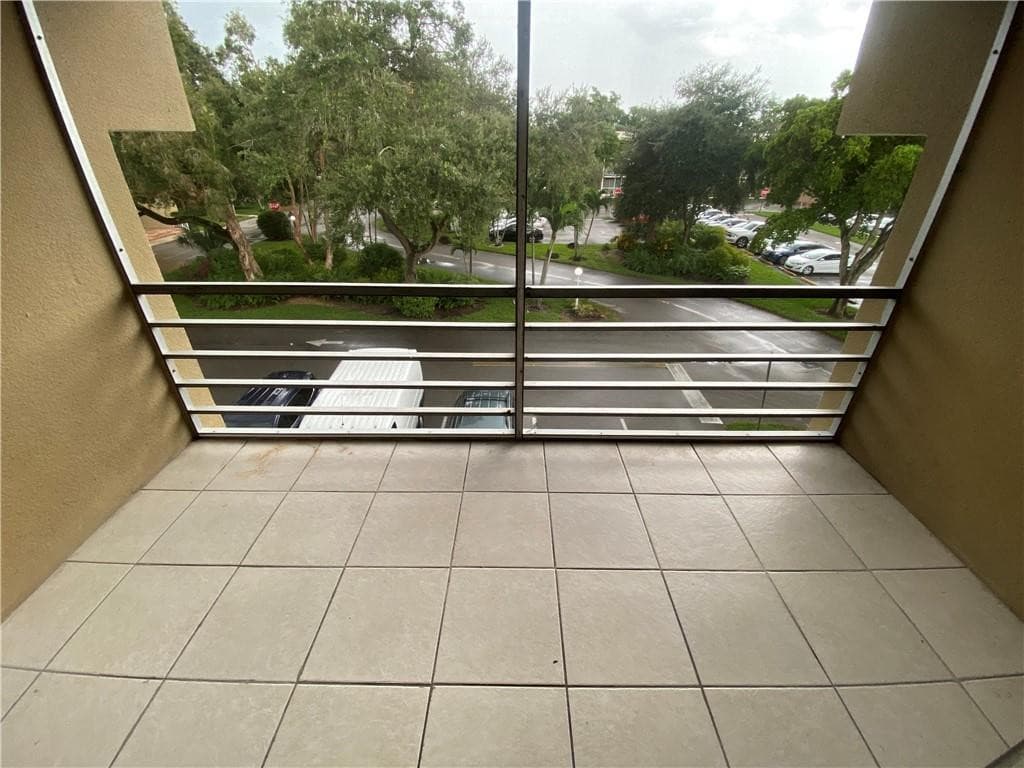 4235 N University Drive 301, Sunrise, FL 33351 — photo 15 of 55