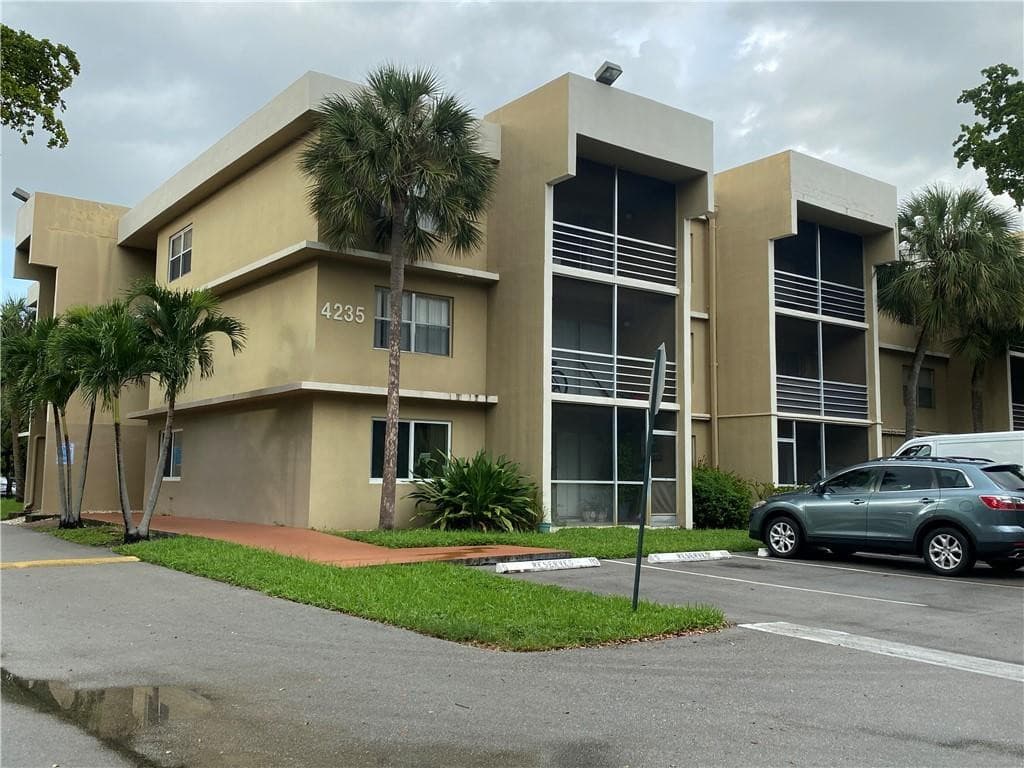 4235 N University Drive 301, Sunrise, FL 33351 — photo 36 of 55