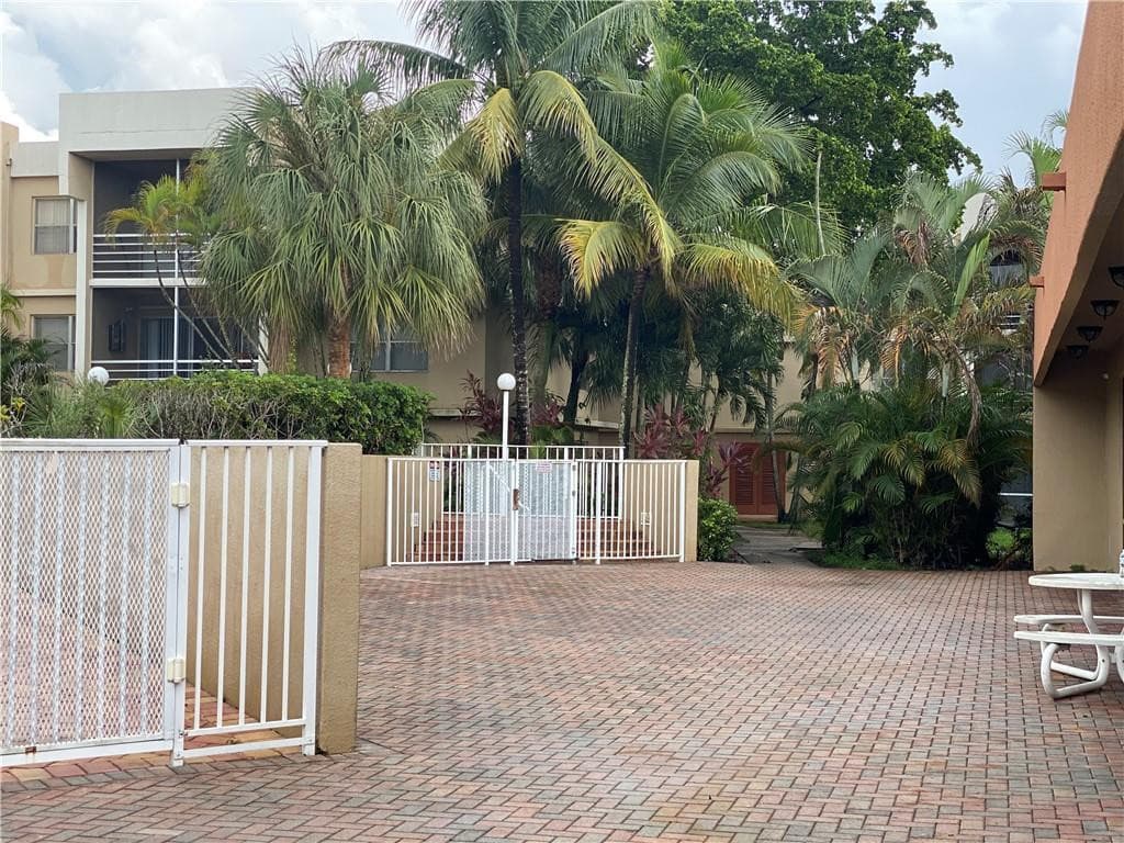 4235 N University Drive 301, Sunrise, FL 33351 — photo 45 of 55