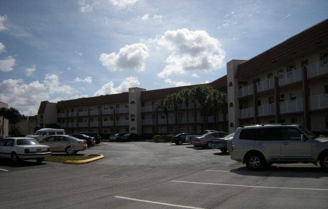 8040 N Sunrise Lakes Drive 303, Fort Lauderdale, FL 33322 — photo 2 of 22
