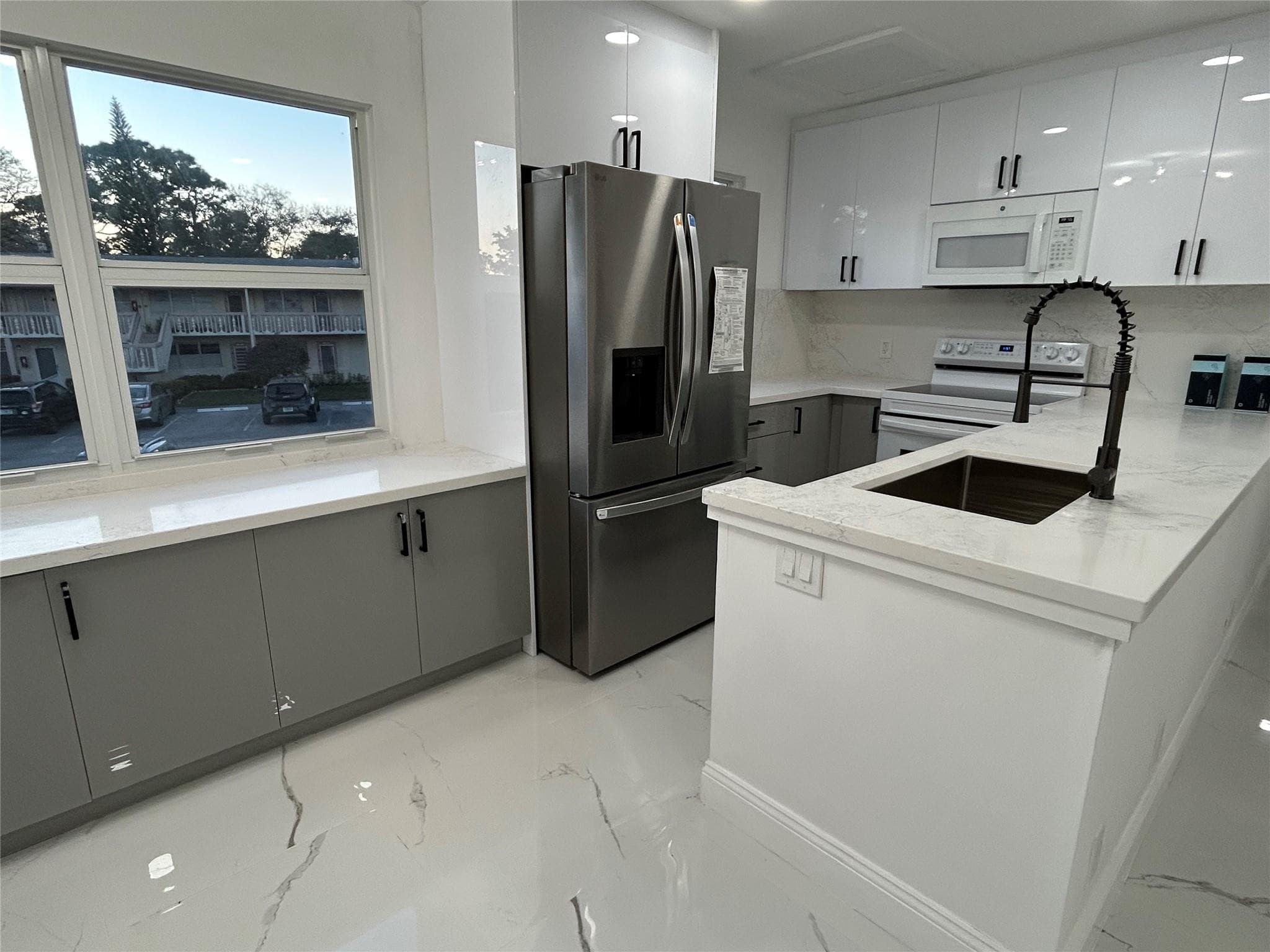 115 Ventnor F, Deerfield Beach, FL 33442 — photo 1 of 8