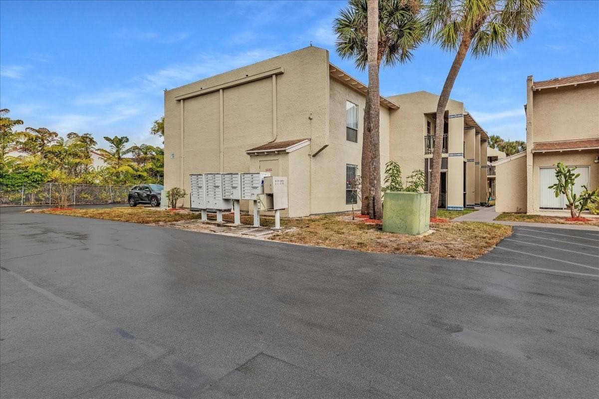 1500 N Congress Avenue C31, West Palm Beach, FL 33401 — photo 2 of 39