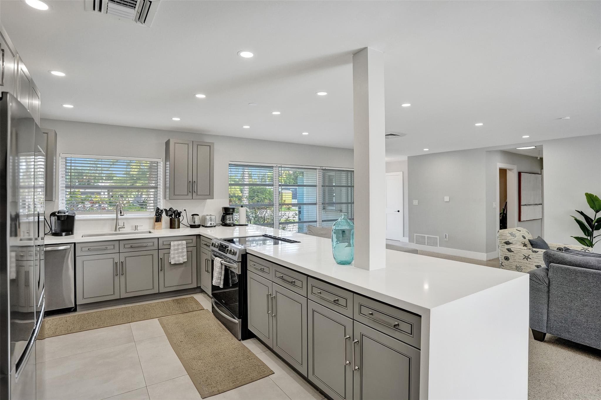 260 Allenwood Drive, Lauderdale-By-The-Sea, FL 33308 — photo 12 of 67