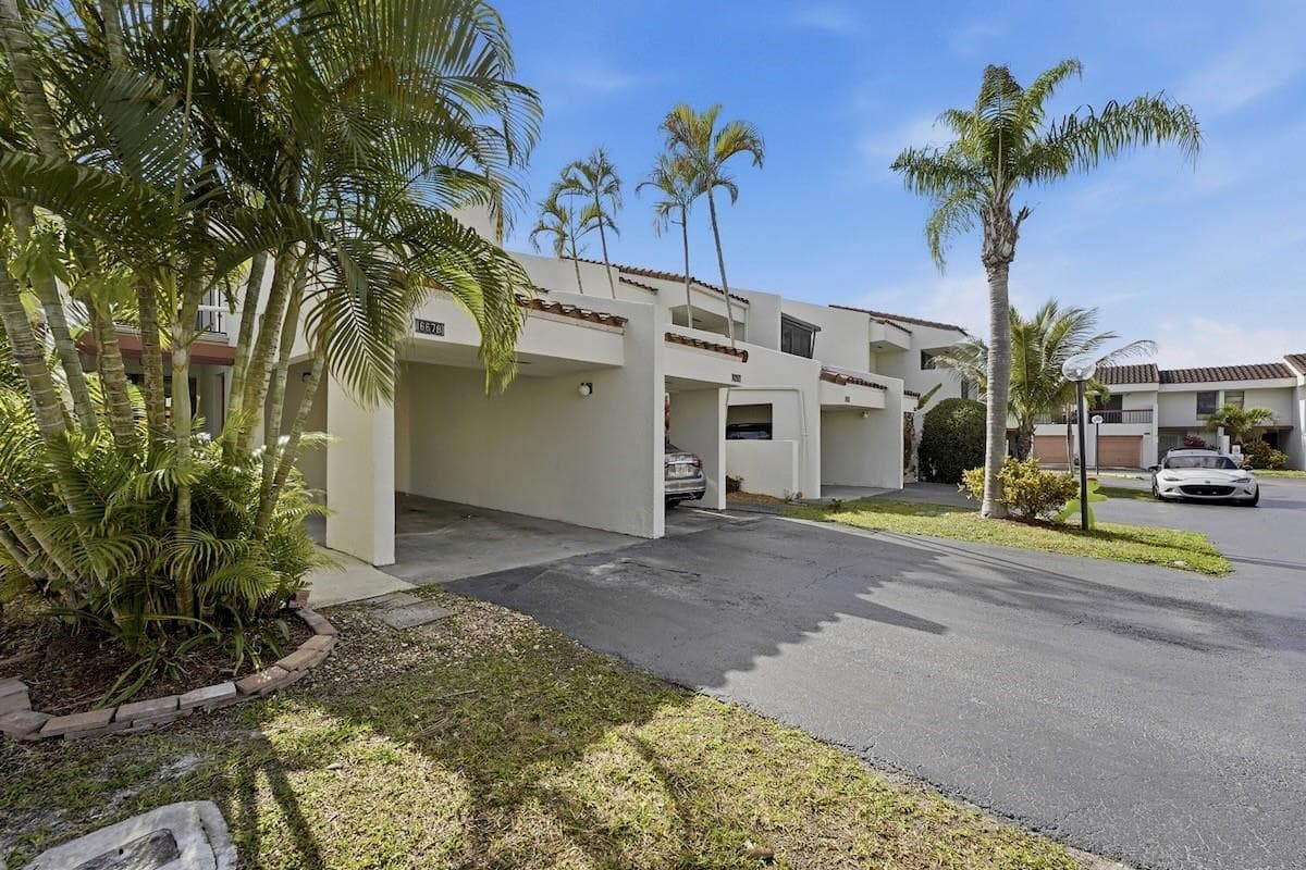 6678 Racquet Club Drive 209, Fort Lauderdale, FL 33319 — photo 2 of 39