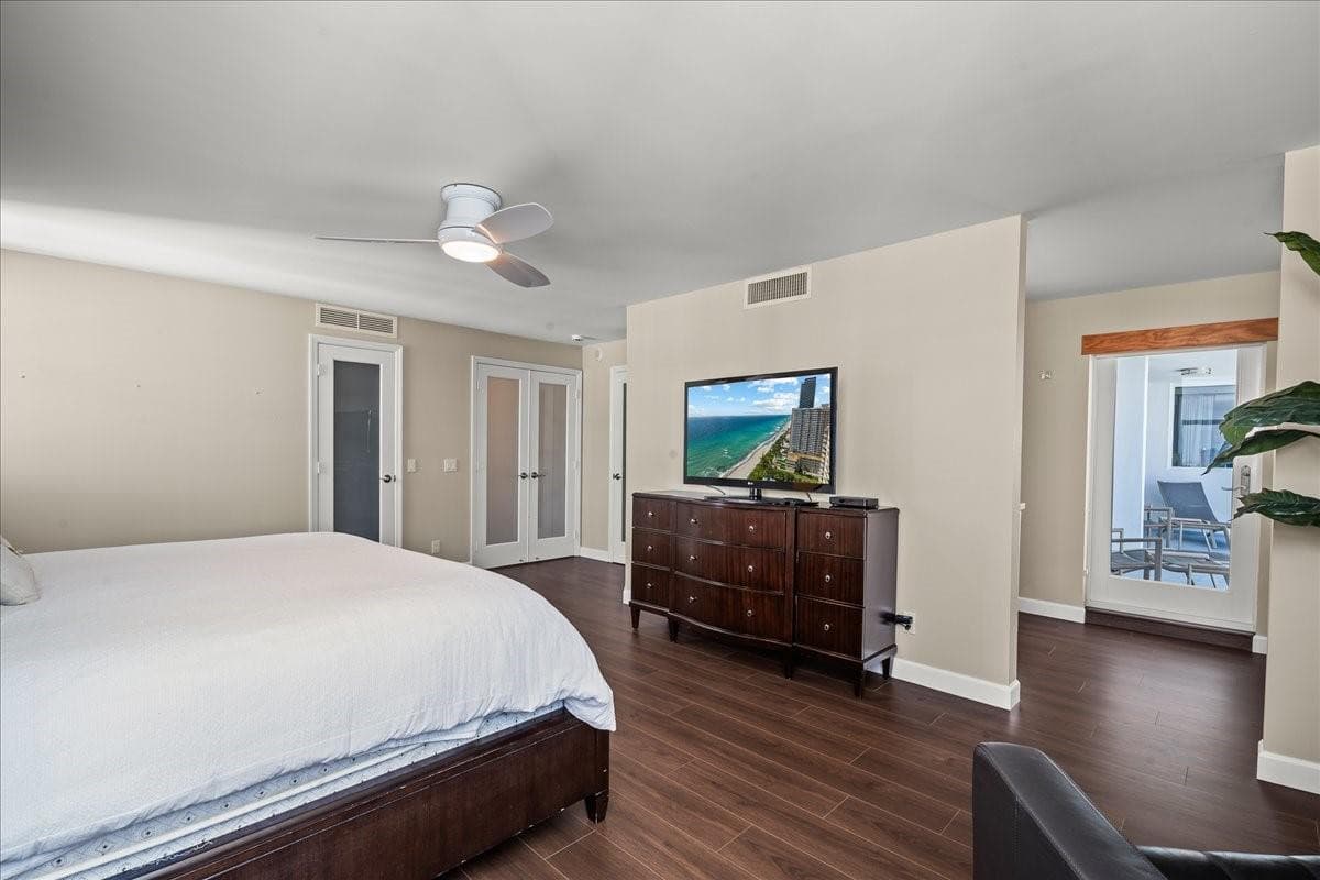 1890 S Ocean Drive PH4, Hallandale Beach, FL 33009 — photo 14 of 49