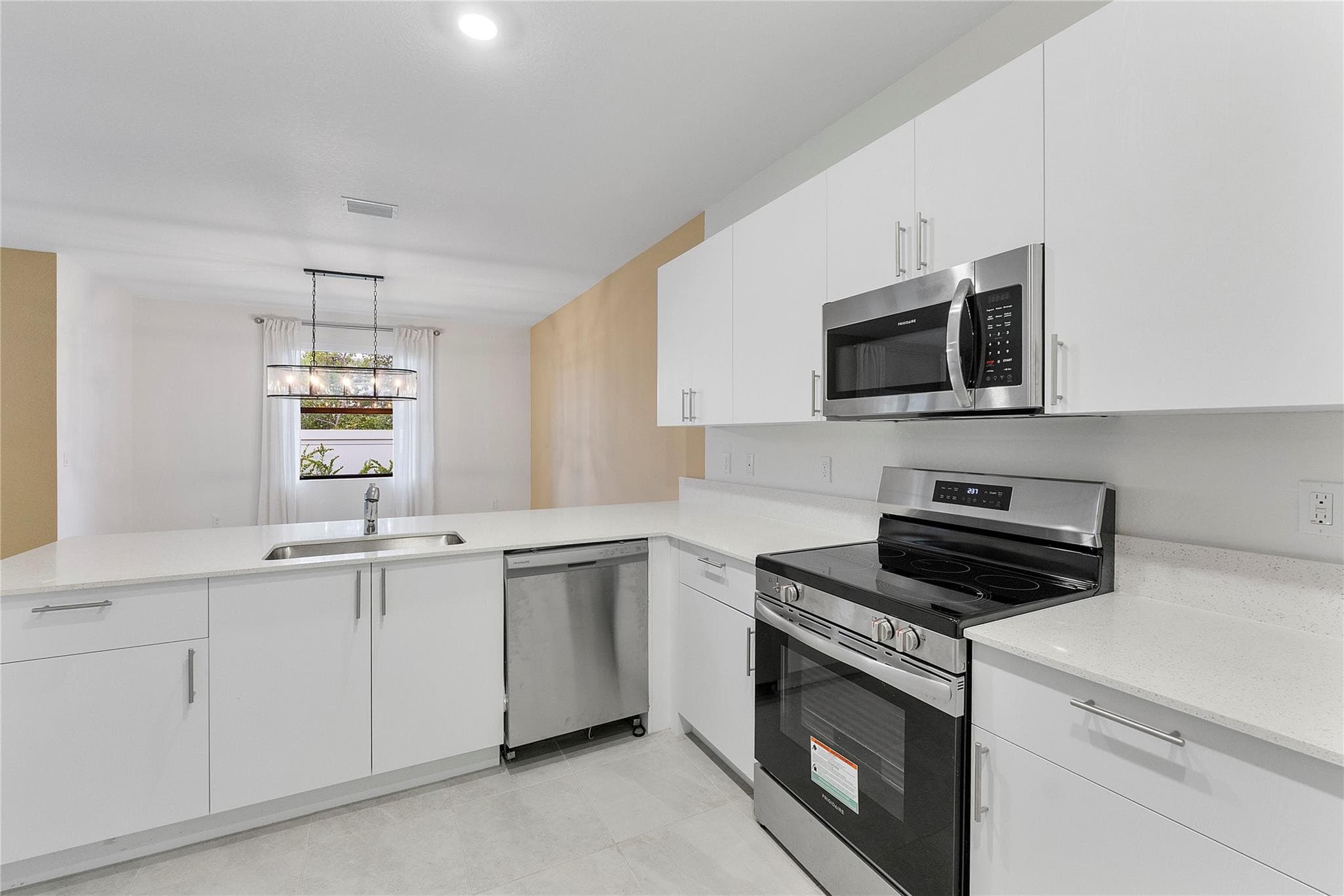 Townhouse in Dania Beach — photo 14 of 50