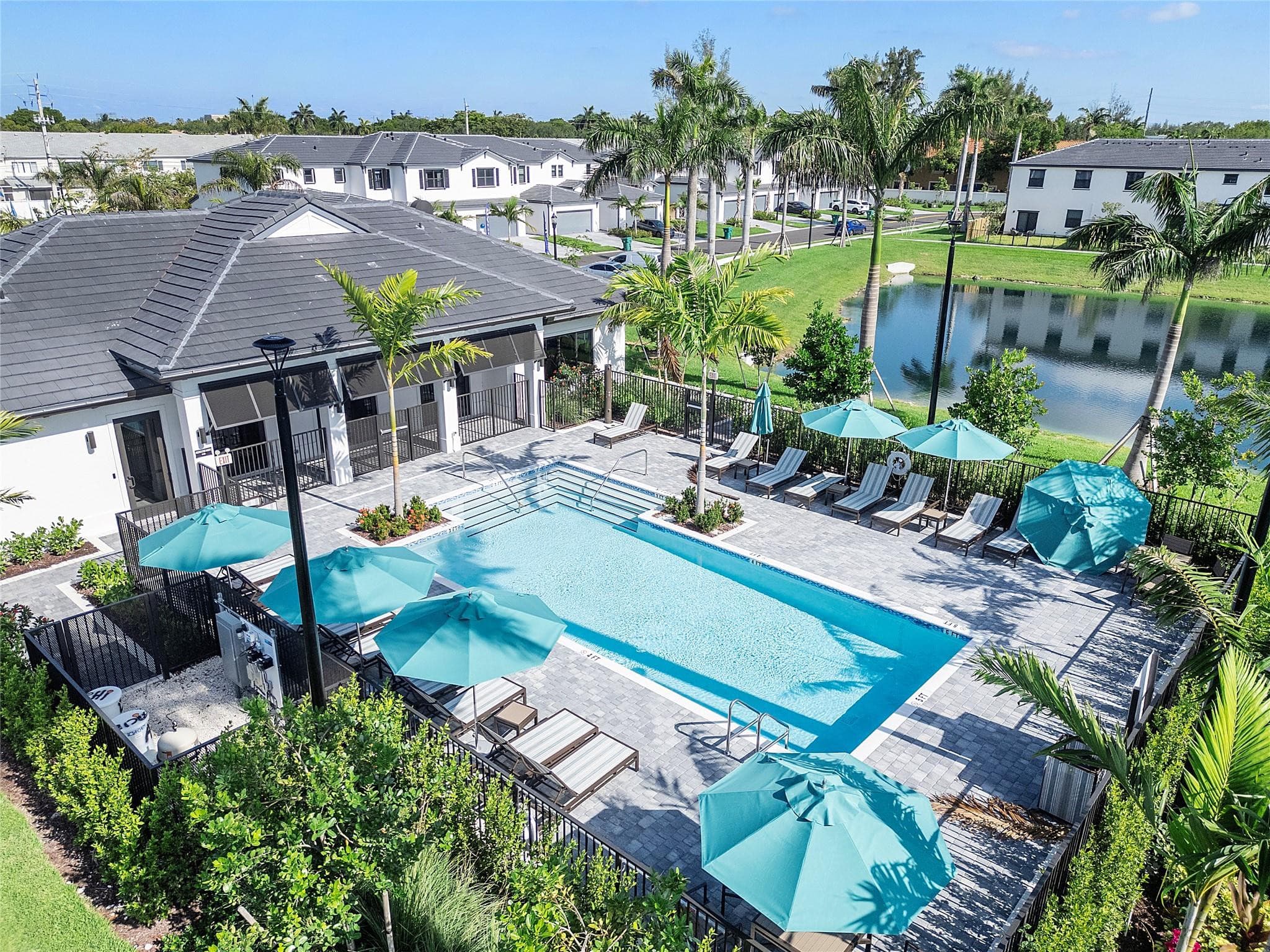 Townhouse in Dania Beach — photo 48 of 50