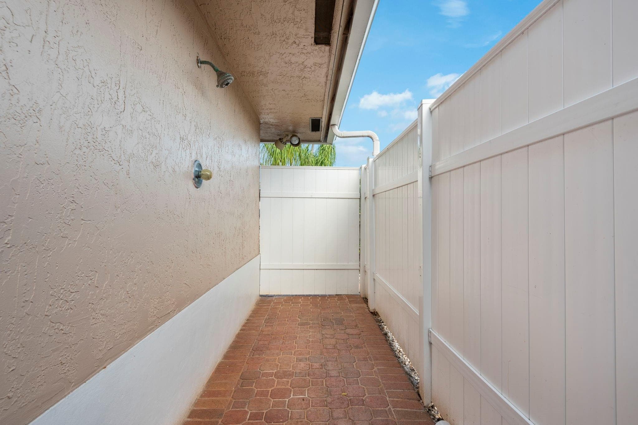 2865 NE 19th Street, Pompano Beach, FL 33062 — photo 19 of 39