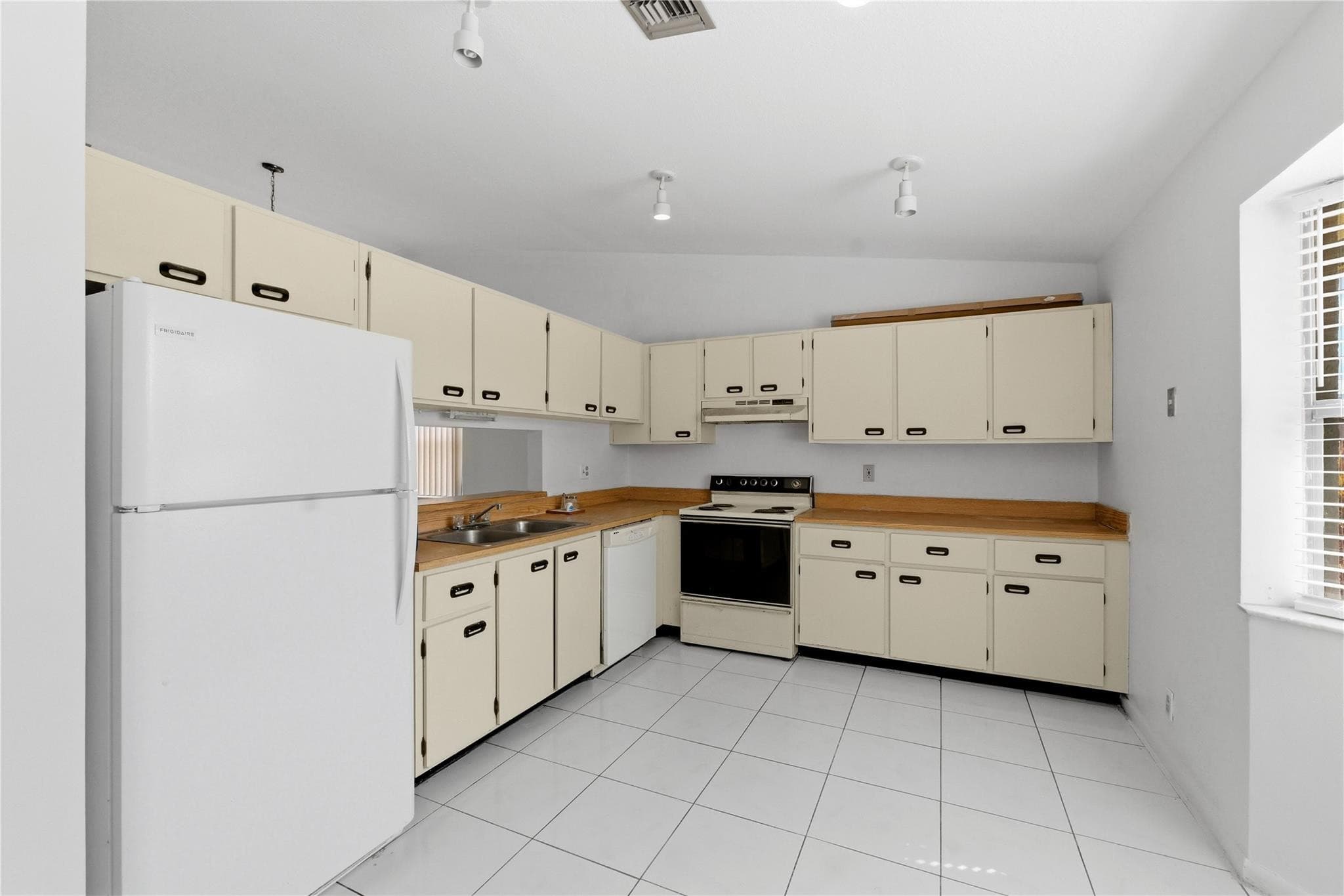 7520 NW 88th Terrace, Tamarac, FL 33321 — photo 11 of 28