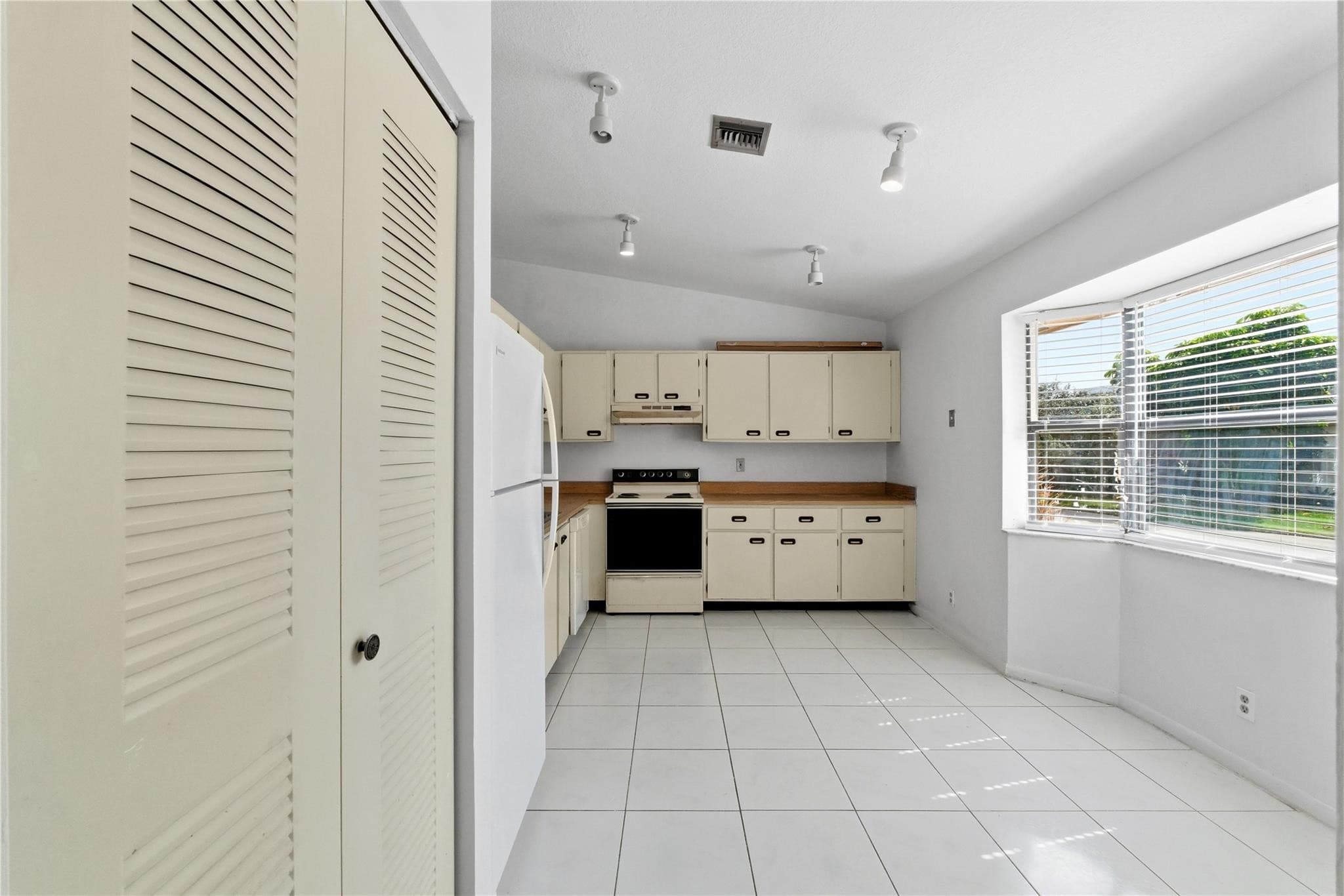 7520 NW 88th Terrace, Tamarac, FL 33321 — photo 12 of 28