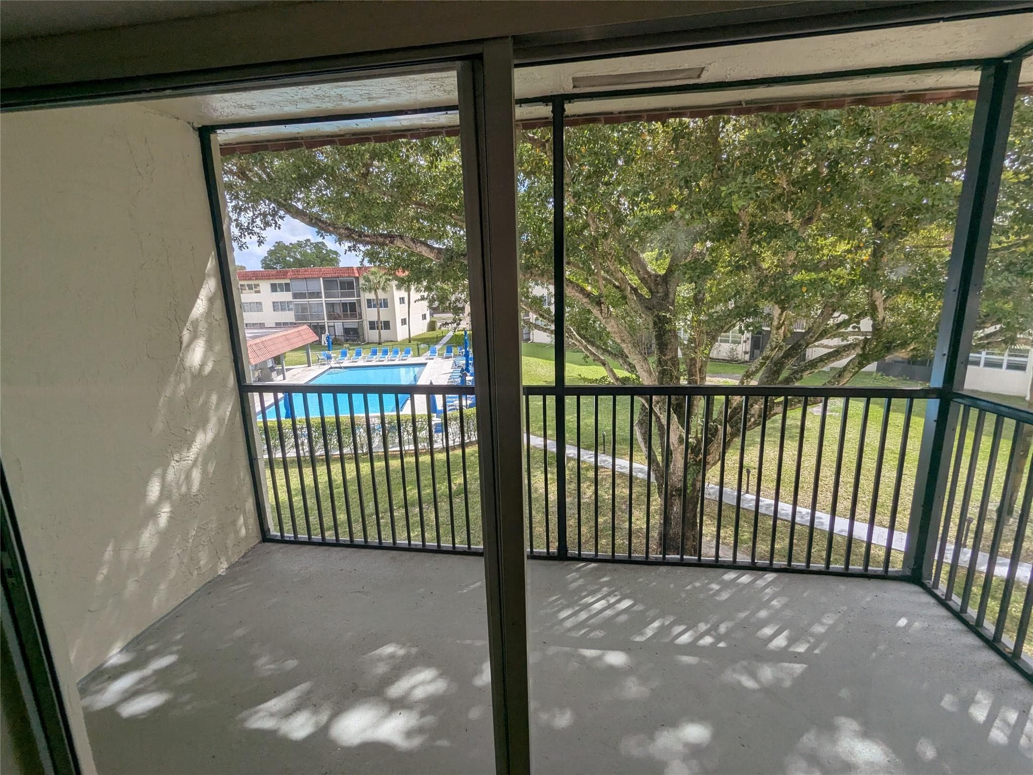 9800 Hollybrook Lake Drive 9-303, Pembroke Pines, FL 33025 — photo 1 of 20