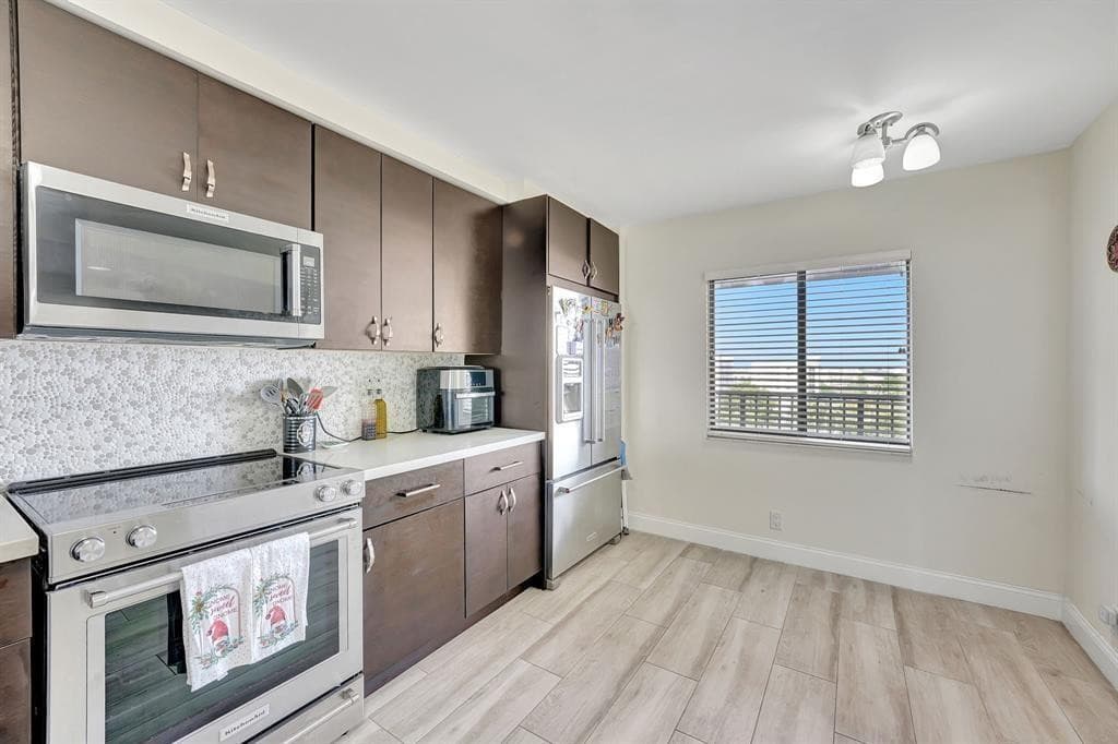 2200 S Cypress Bend Drive 905, Pompano Beach, FL 33069 — photo 4 of 25