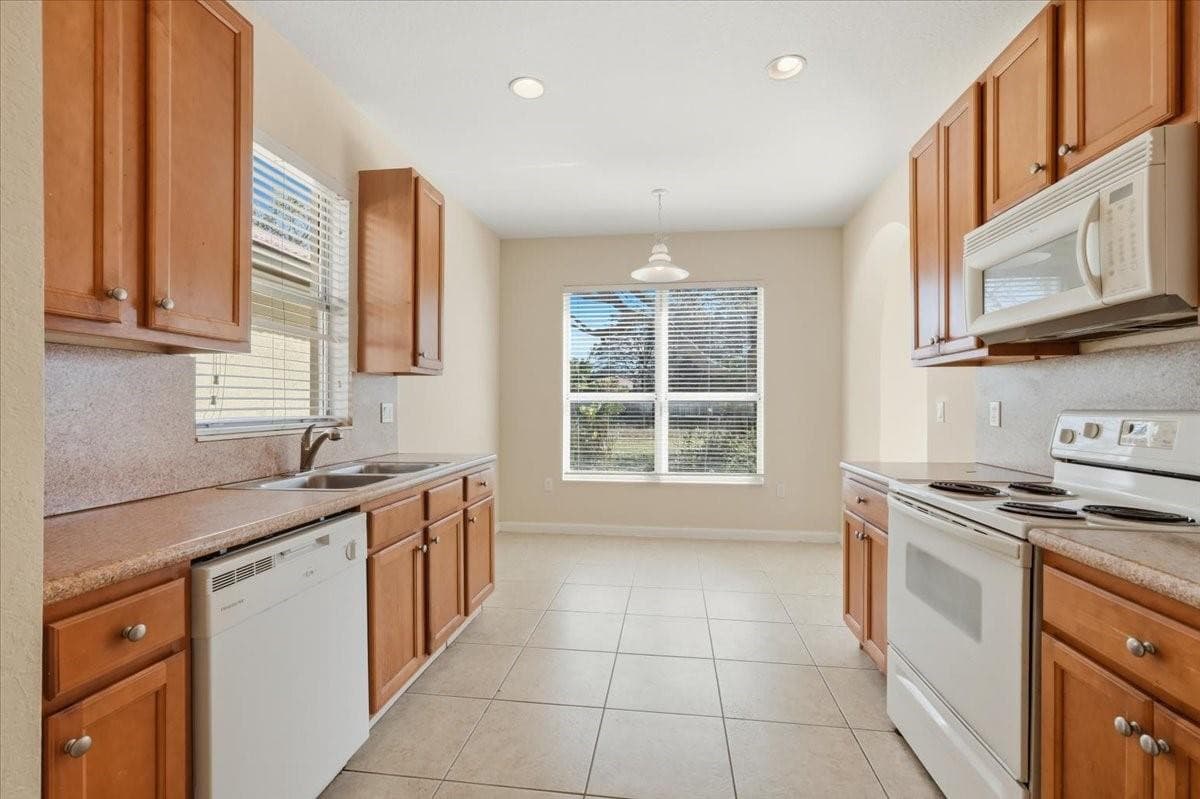 1211 NE 40th Road, Homestead, FL 33033 — photo 7 of 35