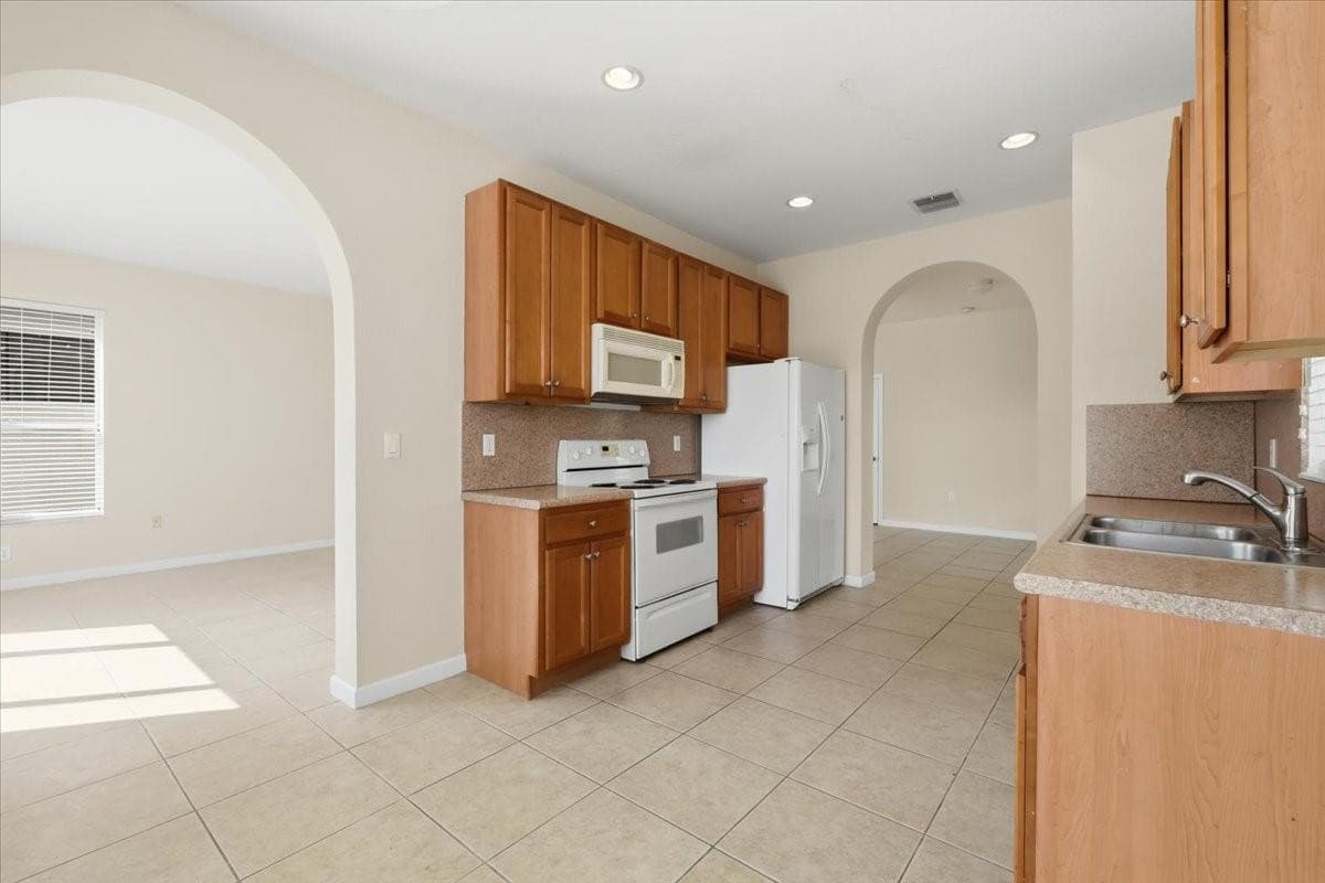 1211 NE 40th Road, Homestead, FL 33033 — photo 10 of 35