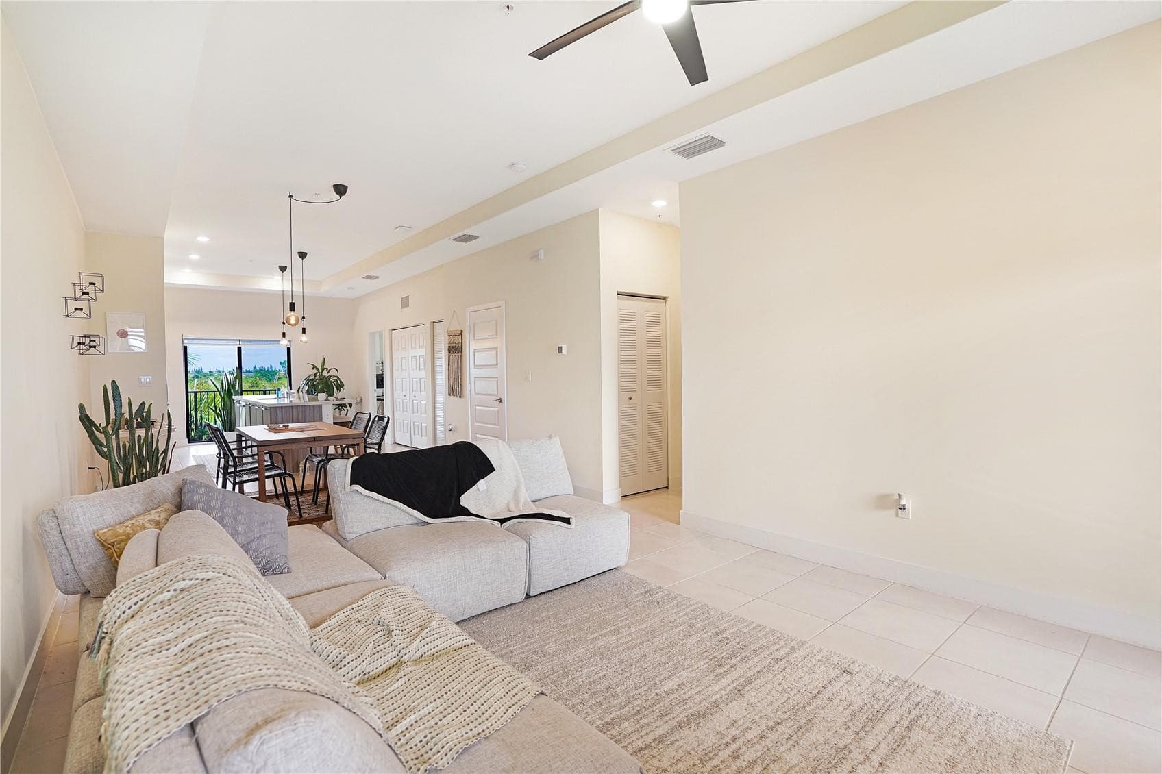 8195 NW 104th Avenue 32, Doral, FL 33178 — photo 3 of 8