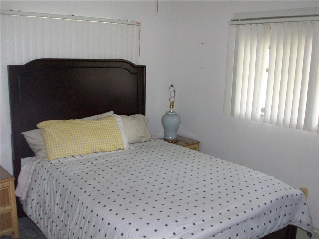 5039 NW 42 Street, Lauderdale Lakes, FL 33319 — photo 12 of 38