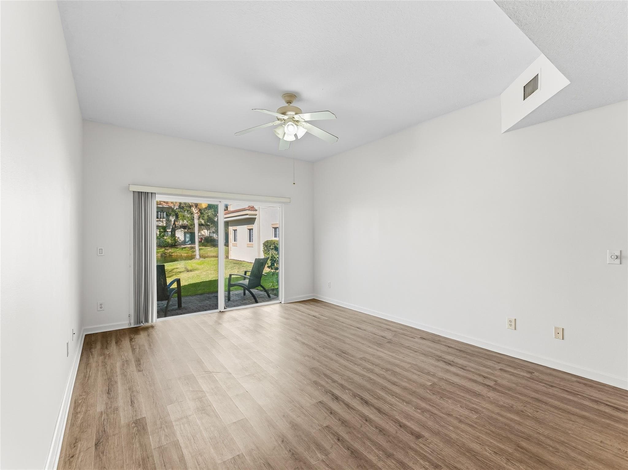 504 7th Square 103, Vero Beach, FL 32962 — photo 7 of 30