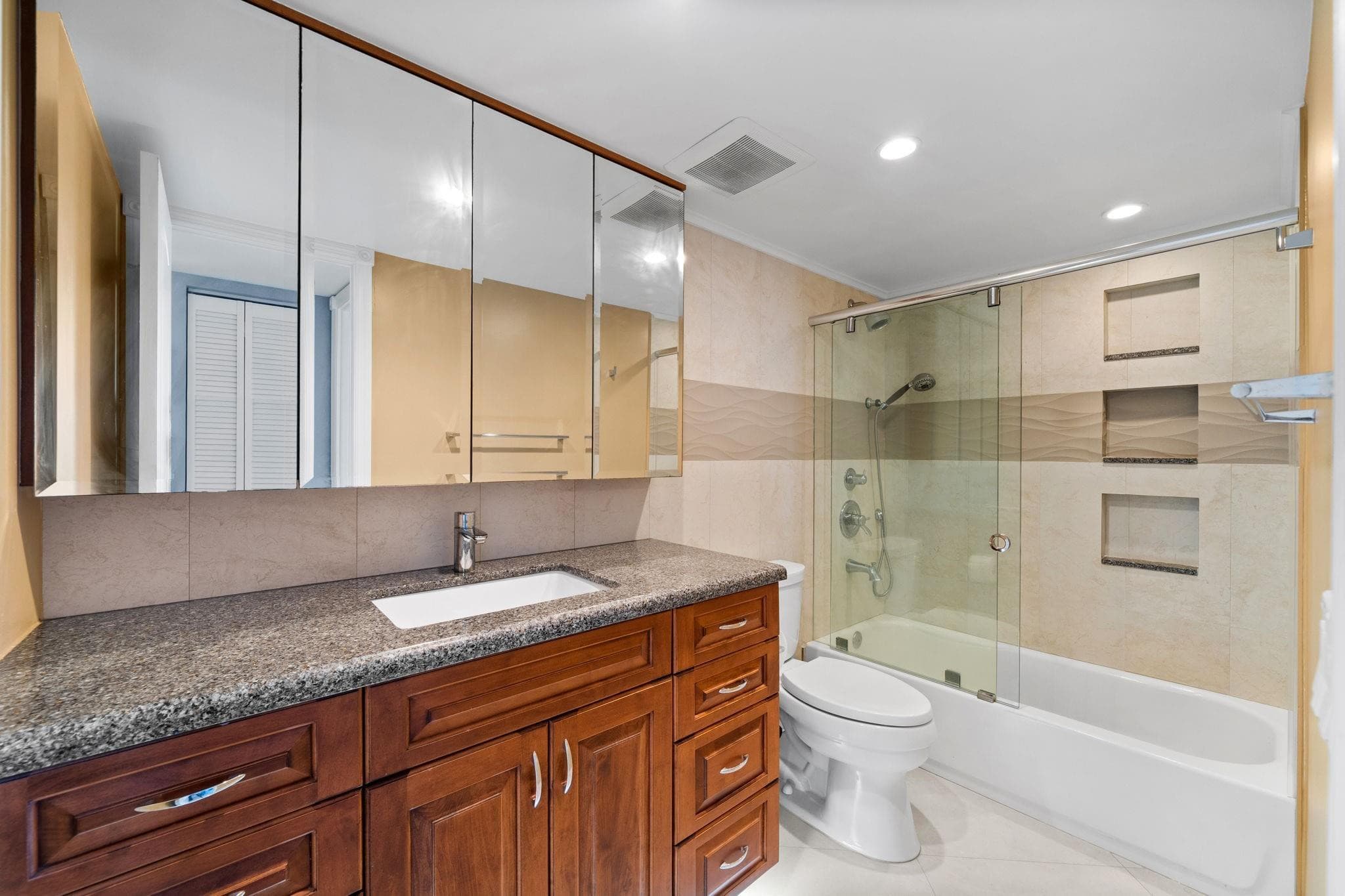 511 Bayshore Drive 904, Fort Lauderdale, FL 33304 — photo 21 of 62