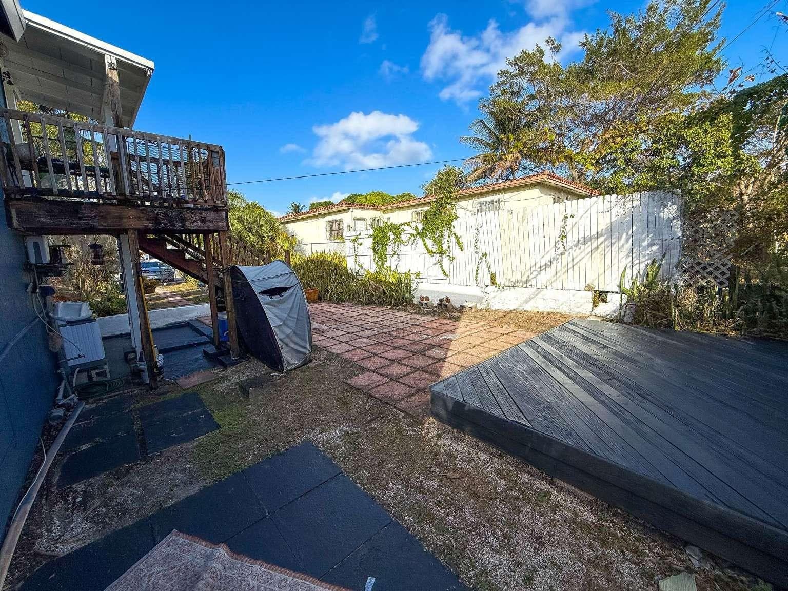 920 Selkirk Street, West Palm Beach, FL 33405 — photo 5 of 9