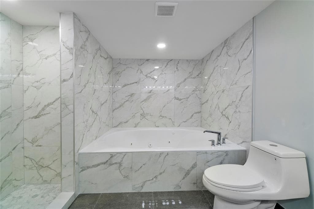 300 Three Islands Boulevard 306, Hallandale Beach, FL 33009 — photo 19 of 58