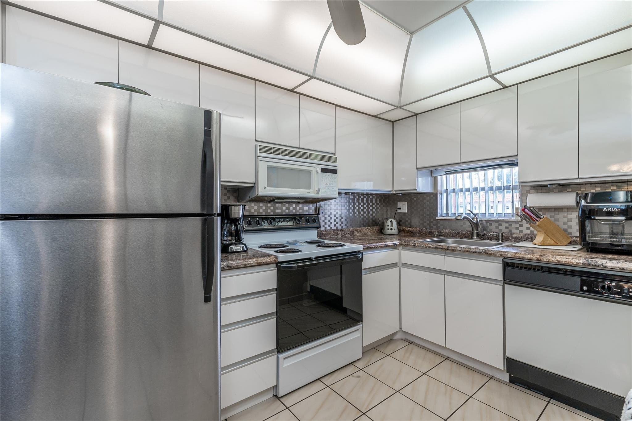 700 S Hollybrook Drive 304, Pembroke Pines, FL 33025 — photo 15 of 57