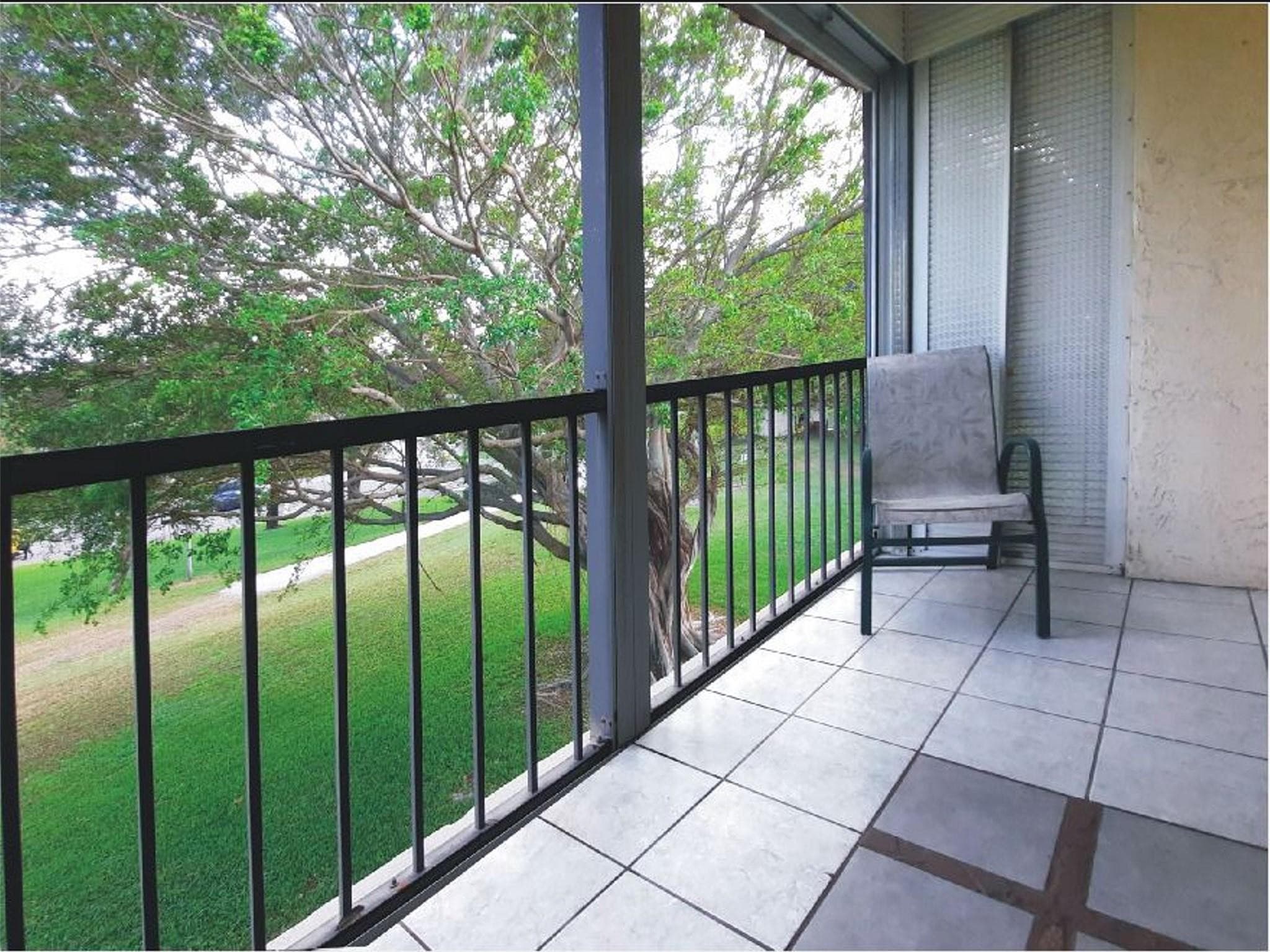 Condominium in Pembroke Pines — photo 11 of 22