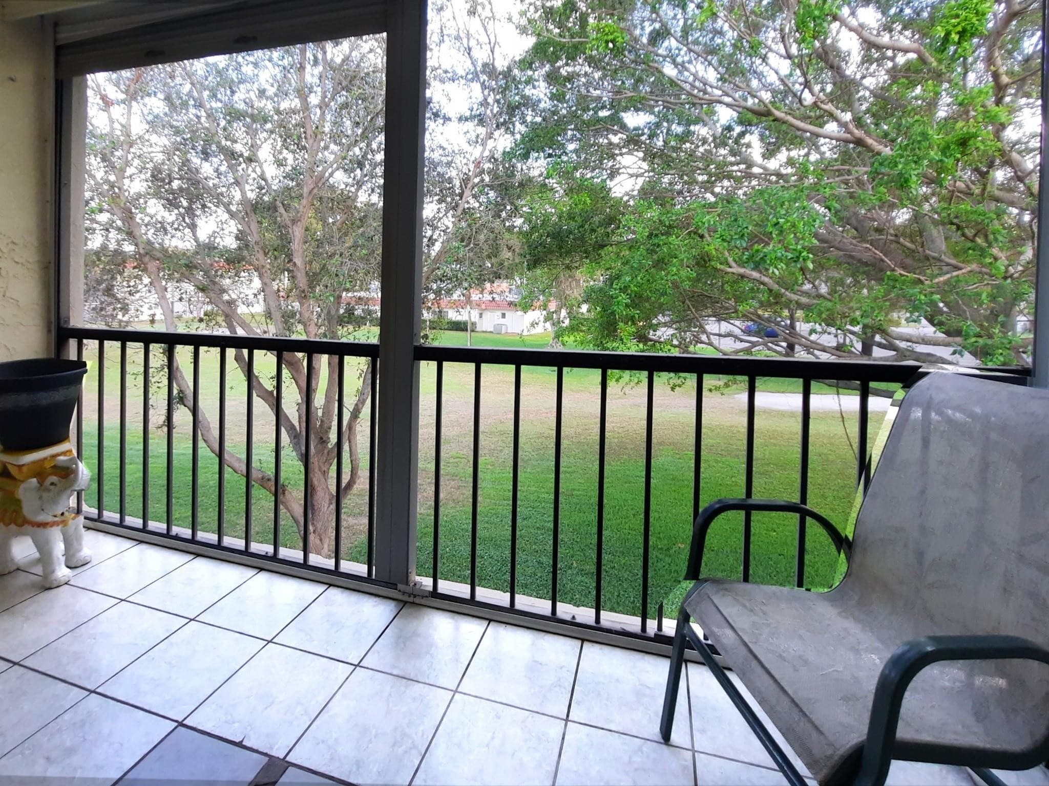Condominium in Pembroke Pines — photo 12 of 22