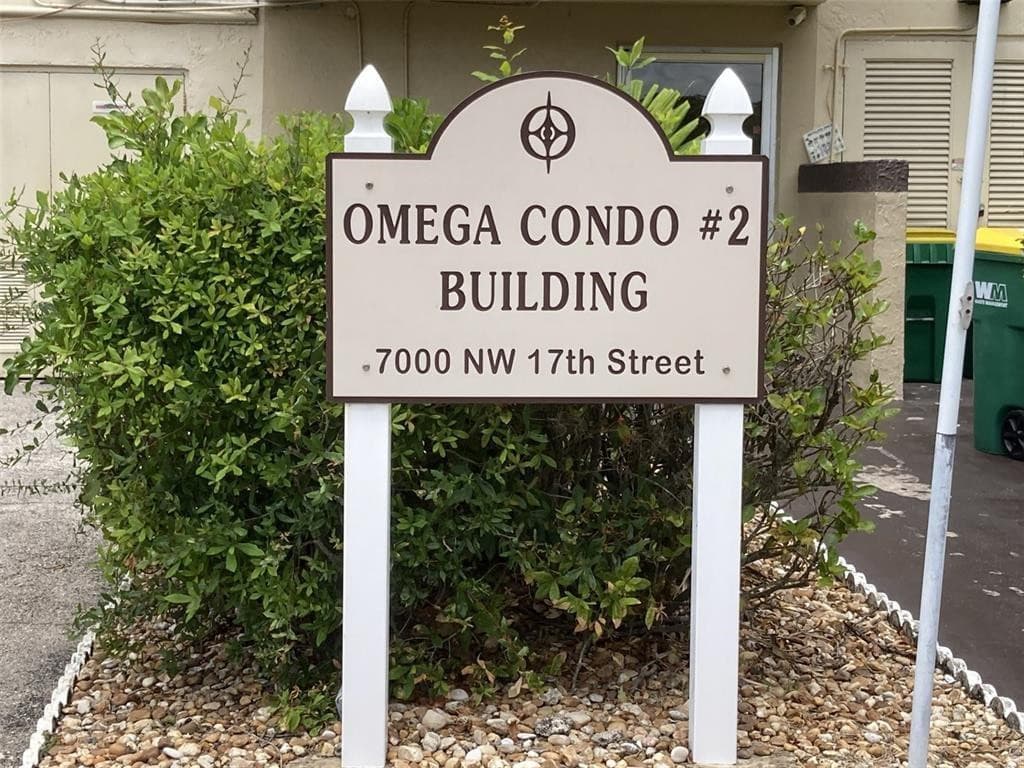 Condominium in Plantation — photo 1 of 22