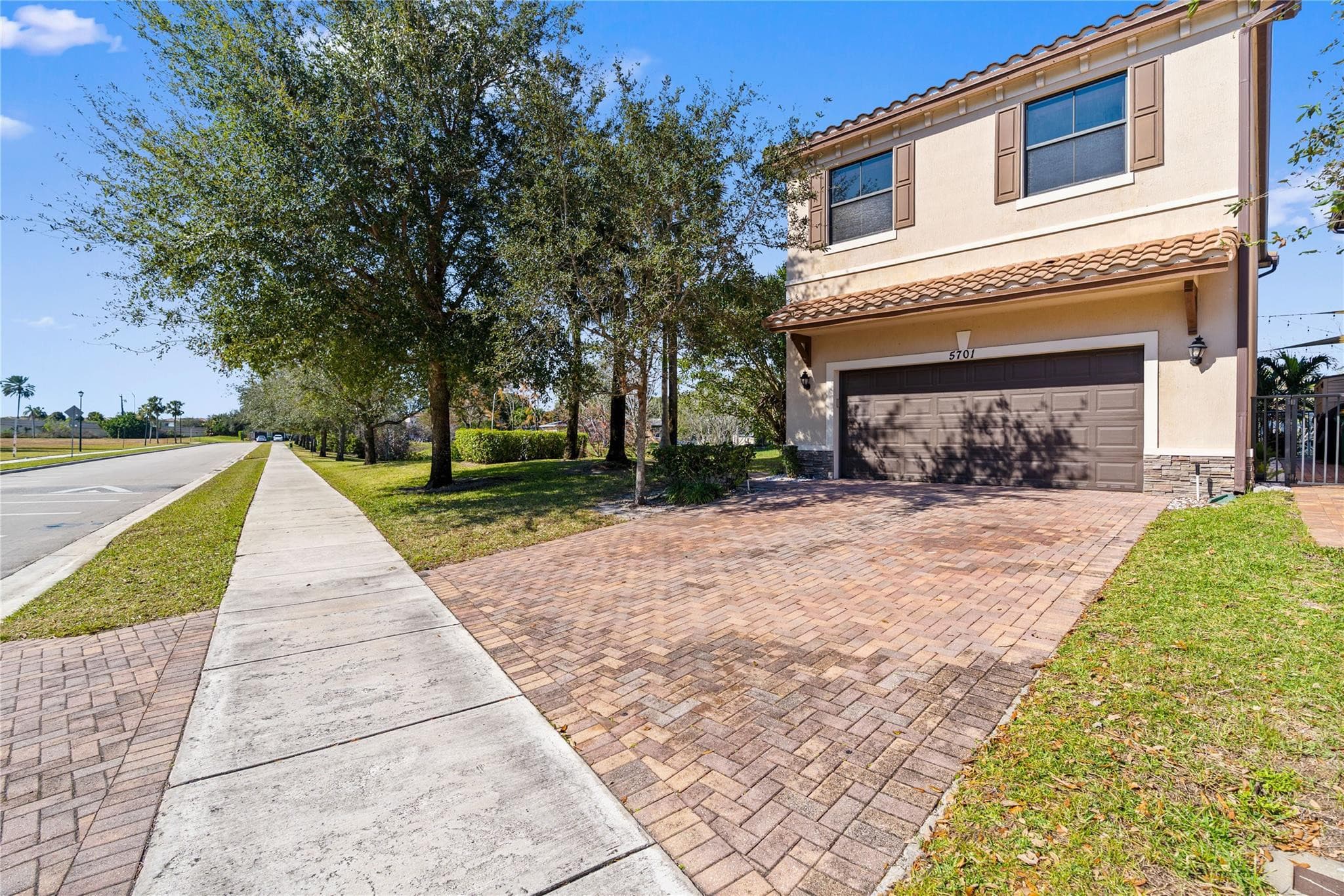 5701 NW 47th Avenue, Tamarac, FL 33319 — photo 1 of 26